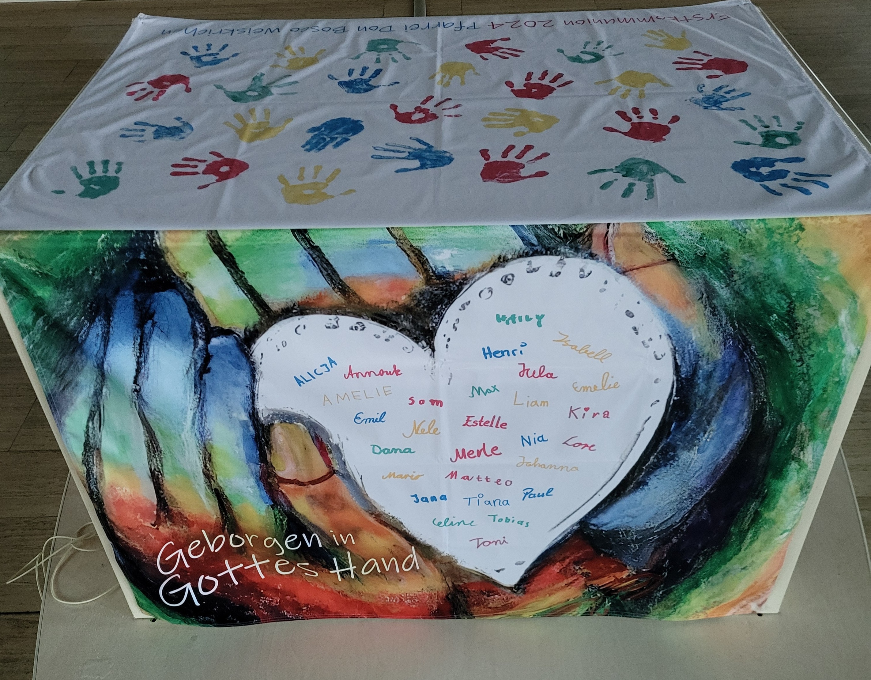 Altartuch mit Herz und einer Hand